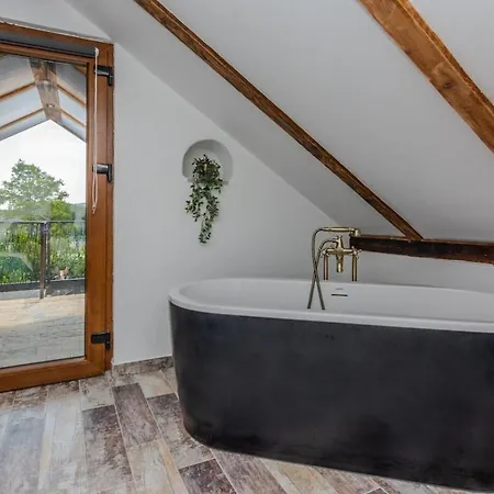 Nancy With Jacuzzi * Benkovac