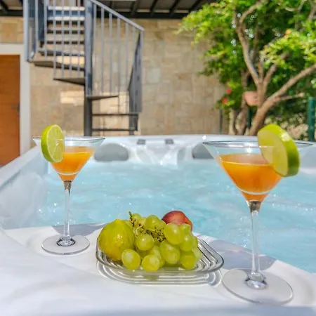 Villa Nancy With Jacuzzi *