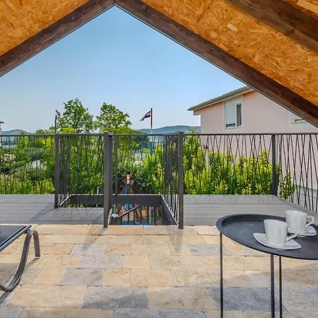 Villa Nancy With Jacuzzi Benkovac
