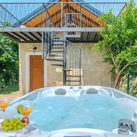 Villa Nancy With Jacuzzi