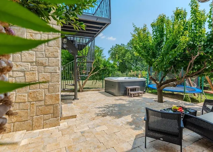 Nancy With Jacuzzi Benkovac