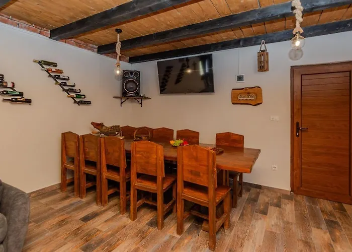 Nancy With Jacuzzi Villa