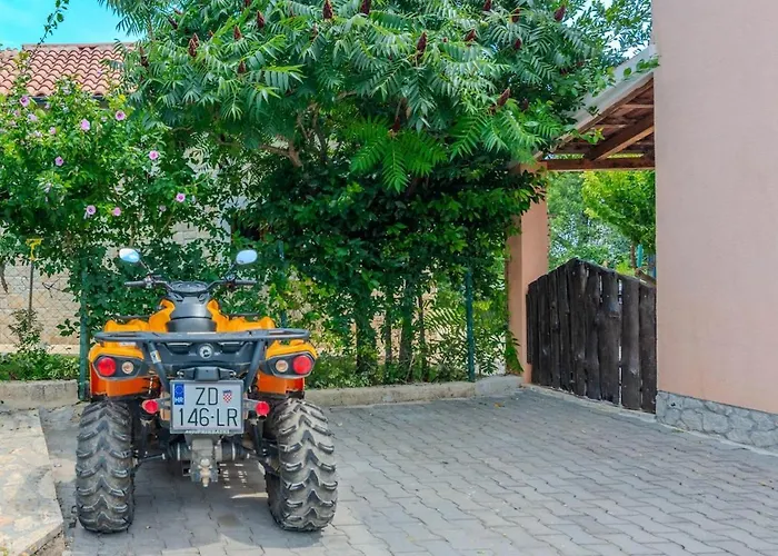 Nancy With Jacuzzi Villa *